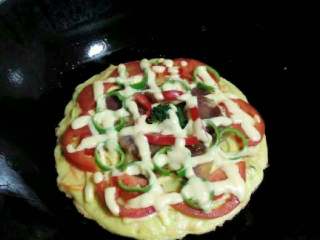 16、自制【披萨】,几分钟后就好了。