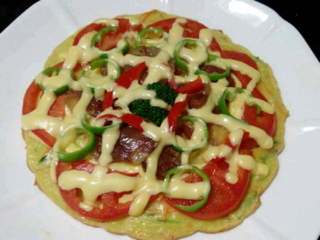 17、自制【披萨】,盛出装盘可以了。