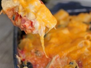 11、辣味香脆比萨,这就做好啦。