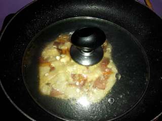 12、平底锅迷你披萨,盖上盖子焖至奶酪融化