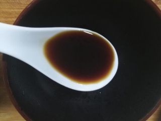 8、夏日必备的凉拌三丝,3勺生抽