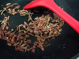 6、金华火腿伍仁月（木糖醇版）,炒致收水，出油即可捞起放凉