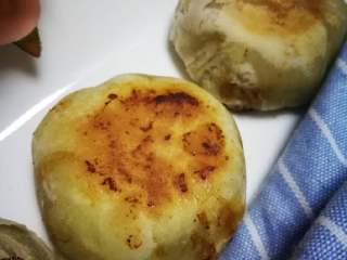 32、小鲜肉#中秋食饼记#,赶紧来吃呦，钟秋杰喊你吃月饼啦????????????