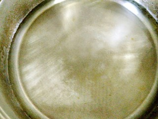 1、椰香土豆泥沙拉,锅烧开水