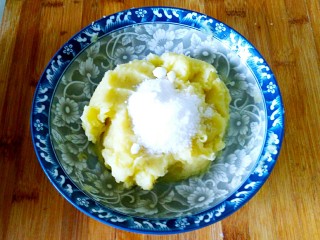 11、椰香土豆泥沙拉,在加入白糖