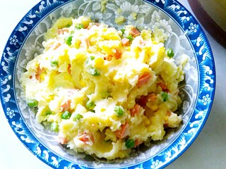 13、椰香土豆泥沙拉,把所有食材搅拌均匀即可