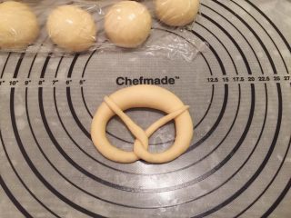 6、危险与美味并存一一德国碱水包,扭成普雷结