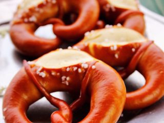 14、危险与美味并存一一德国碱水包,韧韧的口感是它的优势