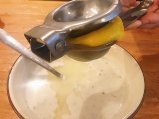 4、西瓜披萨,挤入柠檬汁