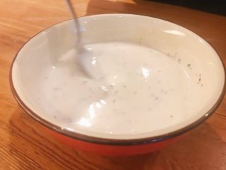 6、西瓜披萨,搅拌均匀