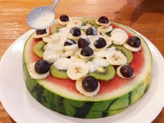 8、西瓜披萨,淋上酸奶汁