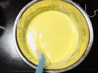 12、海苔肉松小贝,充分翻拌均匀