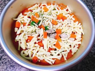 9、红薯泥伪披萨,再铺上一层马苏里拉奶酪碎