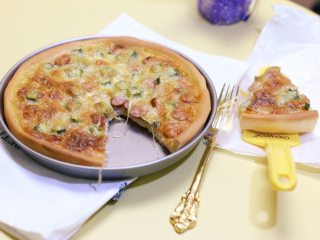 14、秋葵肉肠披萨,开吃