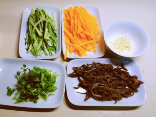 7、凉拌牛百叶,食材全部处理好