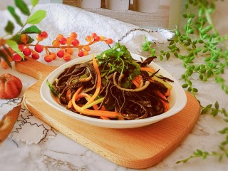 16、凉拌牛百叶,装盘即可食用