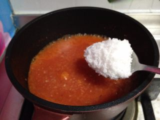 8、自制披萨酱,加入白糖