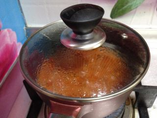 11、自制披萨酱,加盖小火慢慢煮