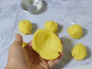 9、曲奇蛋挞,揉圆，按扁