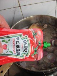 7、红酒烩牛肉,加入番茄酱