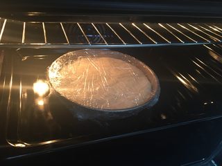 10、超正宗的必胜客披萨????做法,夏天可以直接发酵，不然就放到烤箱35度左右发酵五十分钟