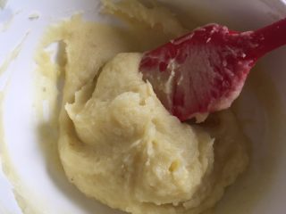 6、土豆曲奇饼,一定要翻拌到所有材料全部充分吸收