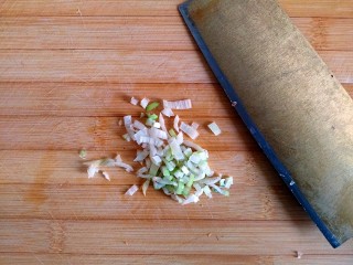 3、甜香披萨饼（平底锅版）,切少许葱花