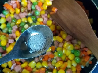 9、甜香披萨饼（平底锅版）,少许味精