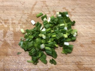 6、快手凉菜-拍黄瓜,小葱切碎