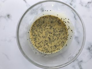 6、芝麻薄脆饼干,搅拌均匀
