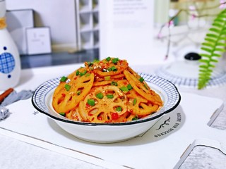 12、醋溜藕片,装入盘中，简单快手的凉拌酸辣藕片就完成啦！