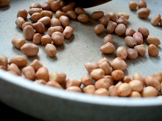 4、糖霜花生豆,记得是全程用小火