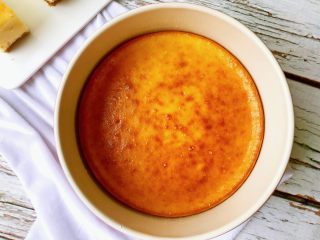 11、鱼之恋芝士蛋糕,取出后晾凉再放入冰箱冷藏2小时以上。