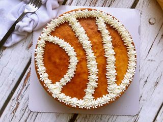 17、鱼之恋芝士蛋糕,如图裱出鱼身上的图案。