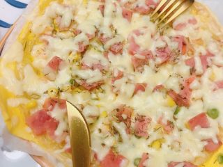 6、自制版披萨,成品出来咯！没有修边，所以并不是特别美观，但味道巨好吃。