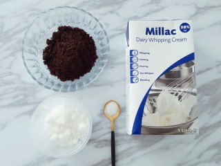 7、奥利奥咸奶油蛋糕,准备好用到的材料