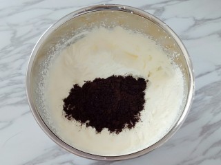 12、奥利奥咸奶油蛋糕,加入提前准备好的奥利奥饼干粉