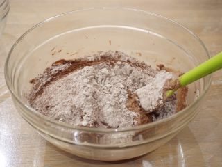 12、可可坚果,加入剩下的一半