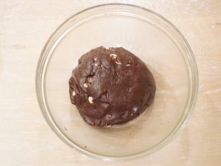 15、可可坚果,翻拌均匀(用刮刀时间会稍微长些,可以带上一次性手套直接揉和)