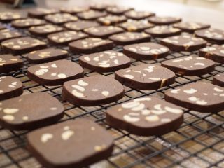 23、可可坚果,出炉,晾凉