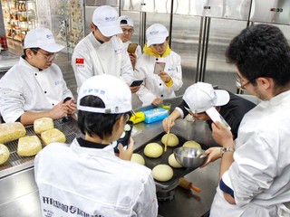 2、手工汉堡,准备烘烤