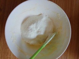 11、曲奇饼干,过筛加人剩下的面粉