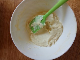 12、曲奇饼干,继续用刮的方式拌到没面粉状态