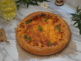 19、虾仁&脆皮肠披萨,成品图