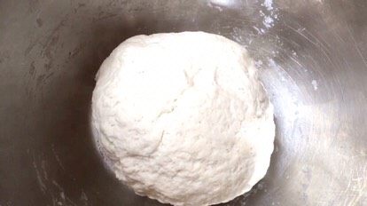 4、炸酱面·#人民的美食#,面团