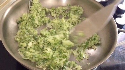 10、炸酱面·#人民的美食#,炒断生