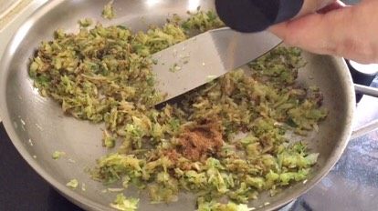 13、炸酱面·#人民的美食#,放孜然粉增香