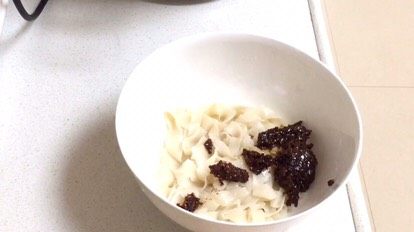 29、炸酱面·#人民的美食#,加炸酱、辣椒油、蒜头油