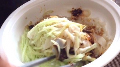 31、炸酱面·#人民的美食#,拌匀开吃