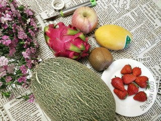 1、水果花篮,准备好材料
